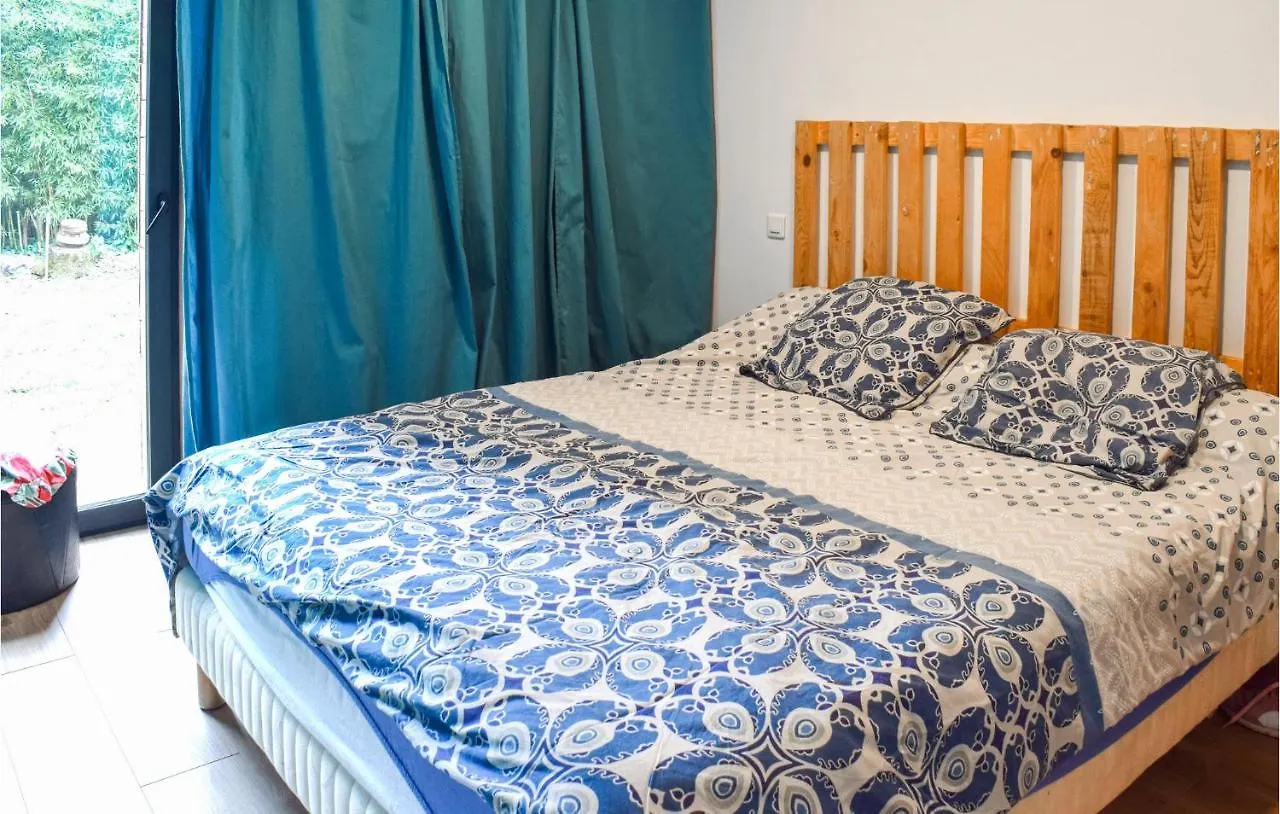 Beautiful Home In Pradines With Kitchen بيت للعطل